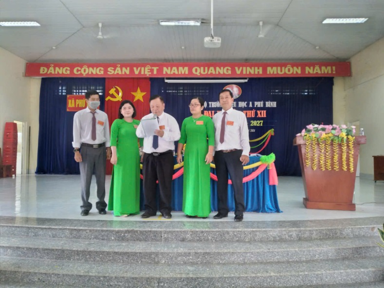 Description: C:\Users\SGiang\Desktop\18-11-2024 TIN Đại hội Chi bộ trường tiểu học A, xã Phú Bình, làm điểm Đại hội đầu tiên của xã Phú Bình (2).jpg